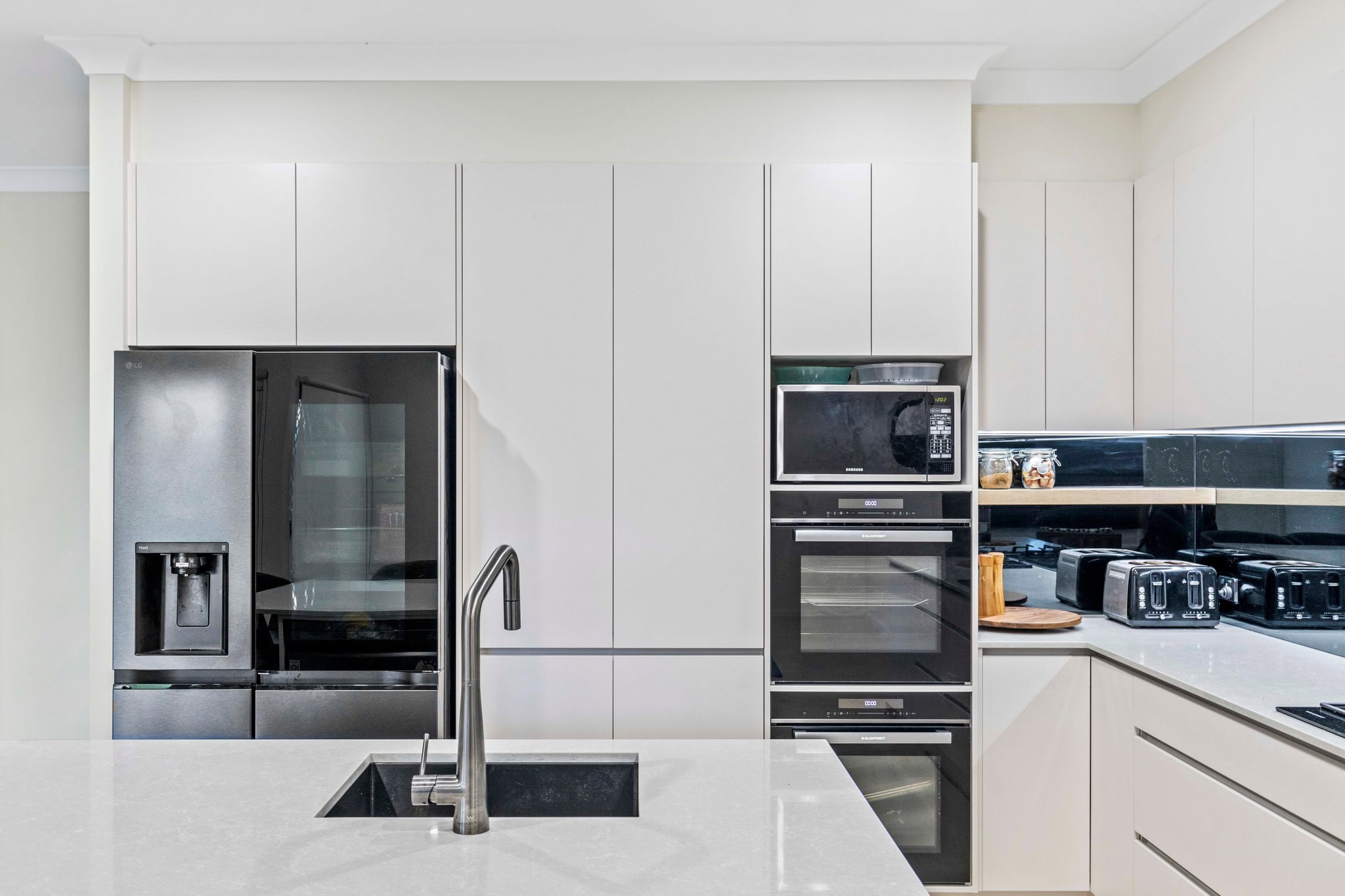 Modern Kitchen Renovation glass splashback 1